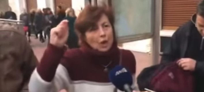 Στο νοσοκομείο με εγκαύματα από βομβίδα των ΜΑΤ η εκπαιδευτικός που τραυματίστηκε χθες στην πορεία